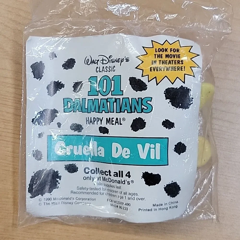 101‎ Dalmations bundle 2vhs movies, dog figure, Cruella De Vil figure